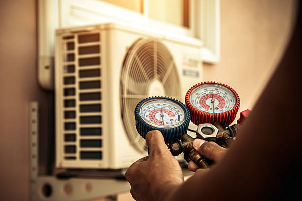 Professional Hvac technician working in Earlington, PA